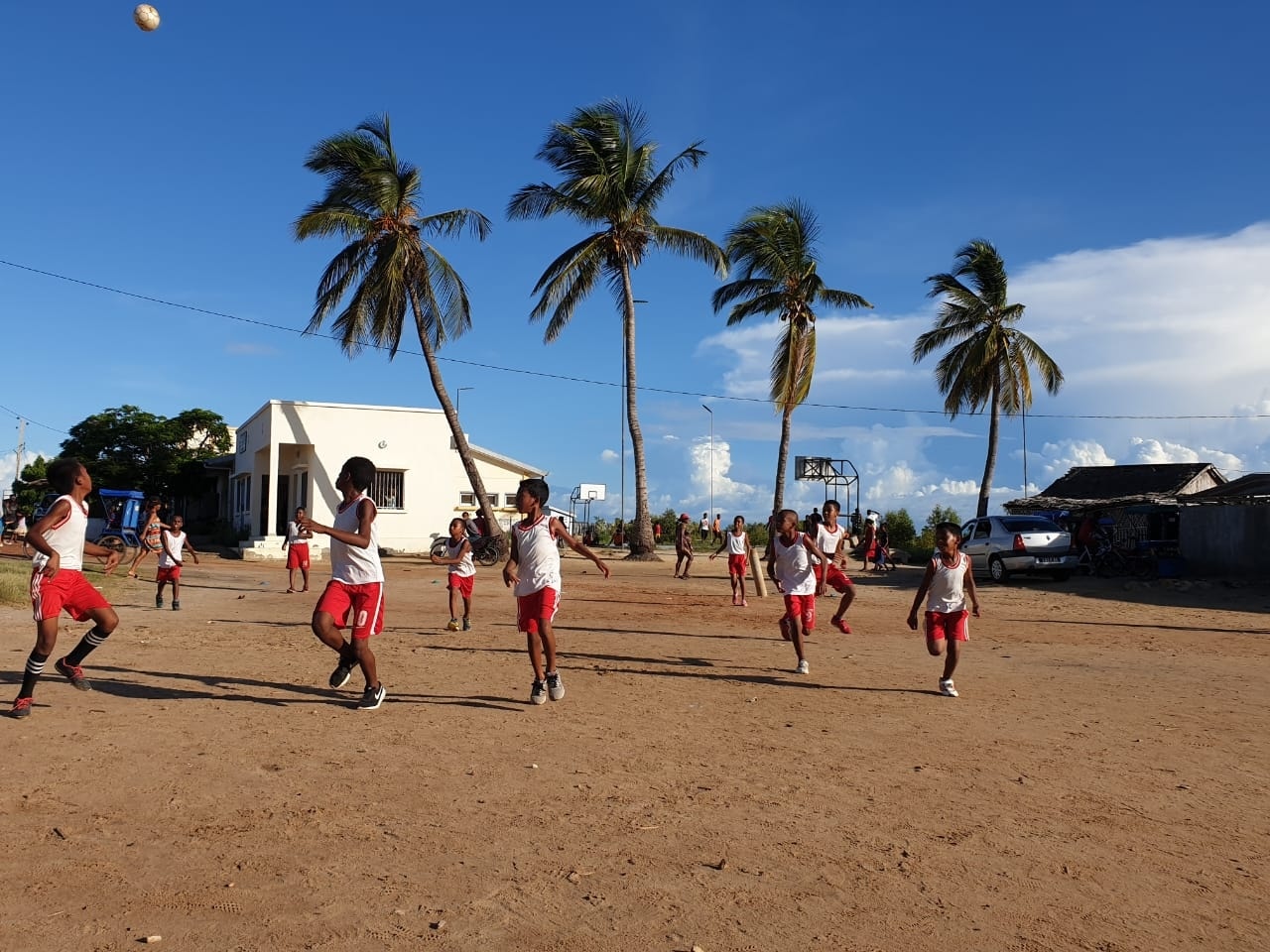 FANANGANANA SEKOLIN’NY FANATANJAHANTENA FOTOTRA ( Ecole de sport basique) ETO MORONDAVA: