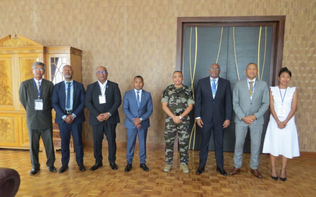 Rencontre entre le Président de la Refondation de la République et le Président de la FIBA Afrique, en présence du ministre de la Jeunesse et des Sports