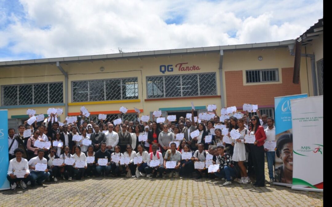 MJS / CRS – Entrepreneuriat des jeunes : remise de certificats aux participants a la formation